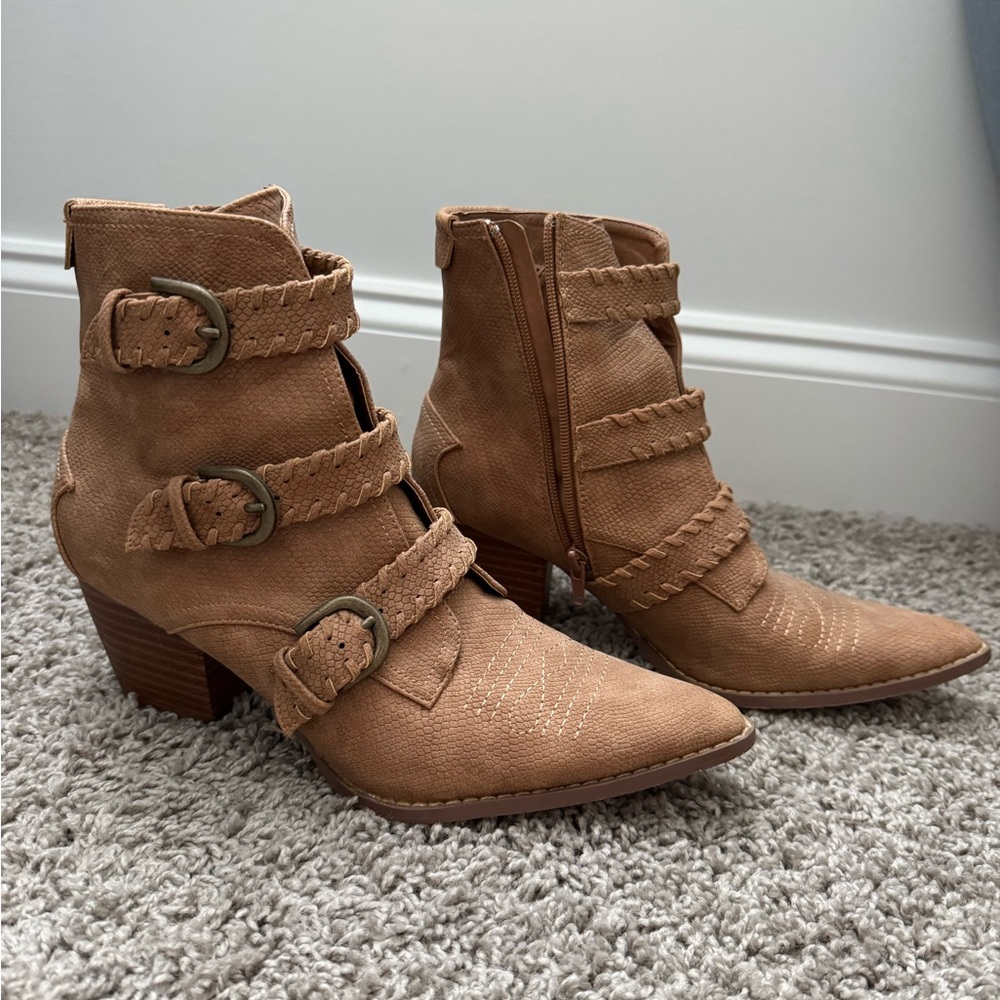 Coconuts by Matisse Booties